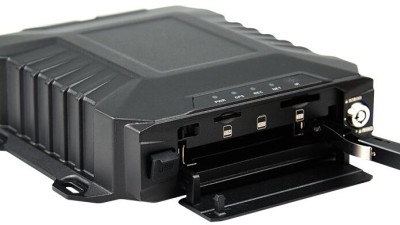 M51H4路AHD1080P车载硬盘录像机
